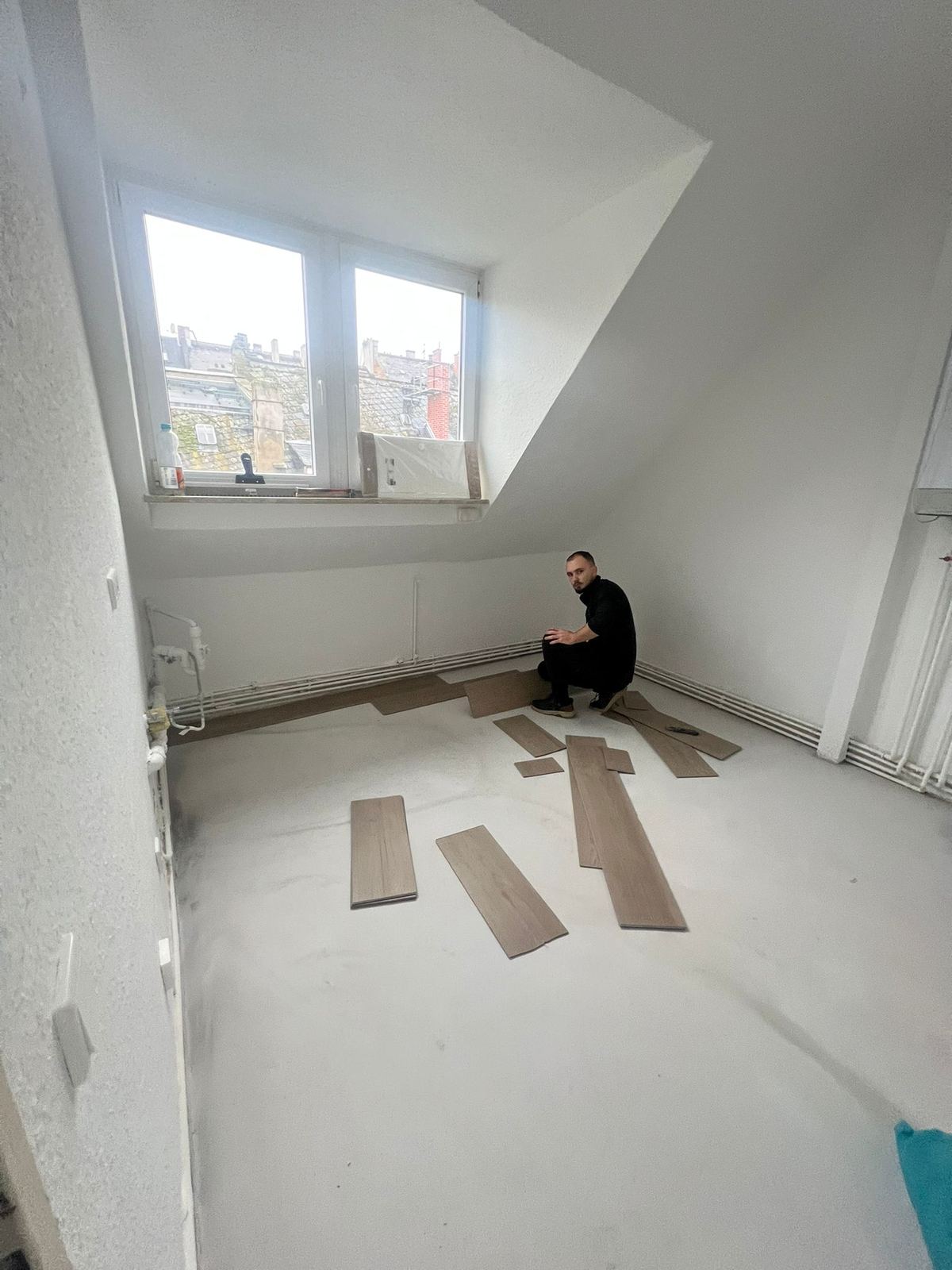 Zweiter entkernter Raum unter der Dachschräge während der Kernsanierung, Nettelbeckstraße, Wiesbaden-Westend